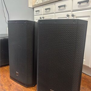2 BLACK PORTABLE SPEAKERS